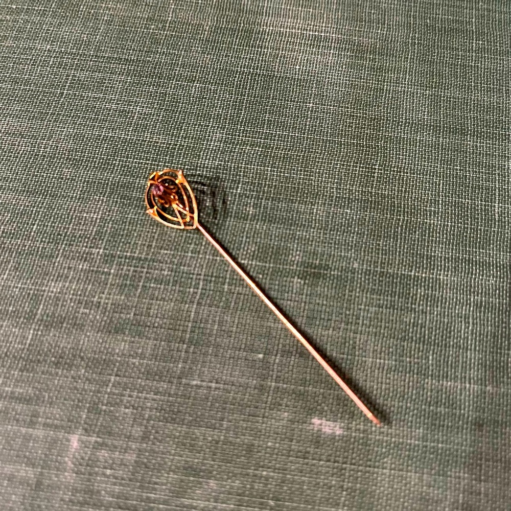 Gorgeous Antique 10k Gold Sapphire Ornate Stick Pin